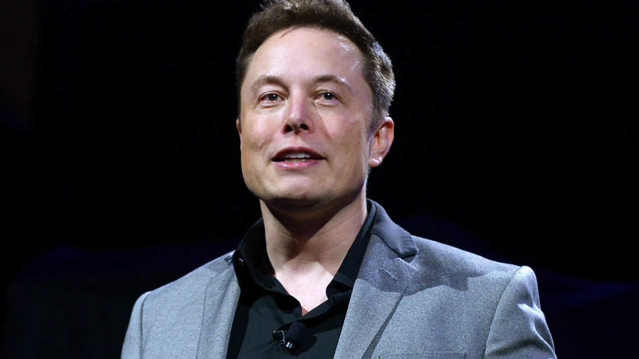 Elon Musk tarih verdi! Robotlar ameliyat yapacak, doktorluk devri kapanacak