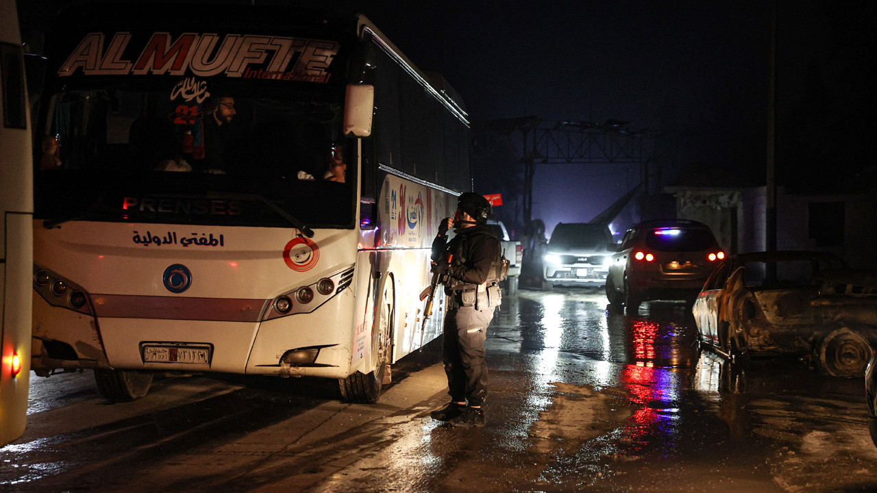 Halep’teki terör örgütü YPG/SDG’li son grup şehrin dışına tahliye edildi