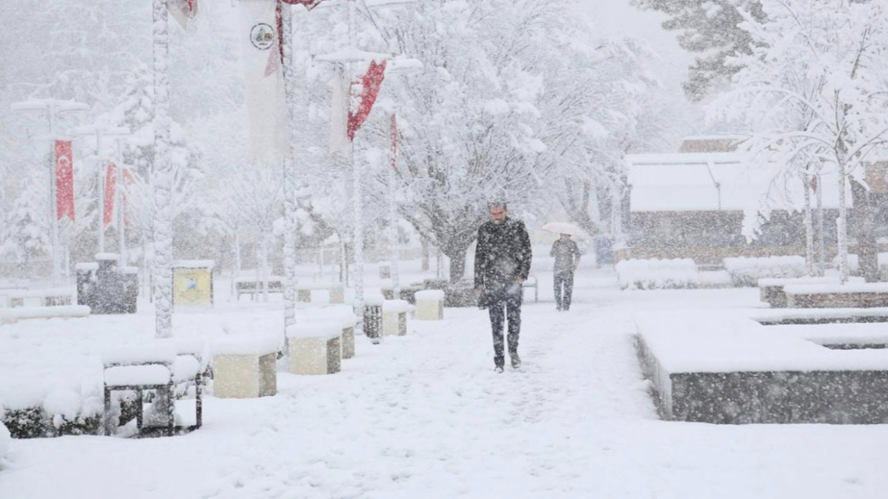İstanbul’da okullar tatil edilmişti! Beklenen yağış başladı: 41 il için uyarı