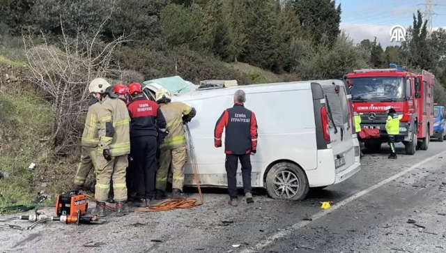 İzmir'de belediye otobüsü ile panelvan çarpıştı! Ölü ve yaralılar var - Resim: 1