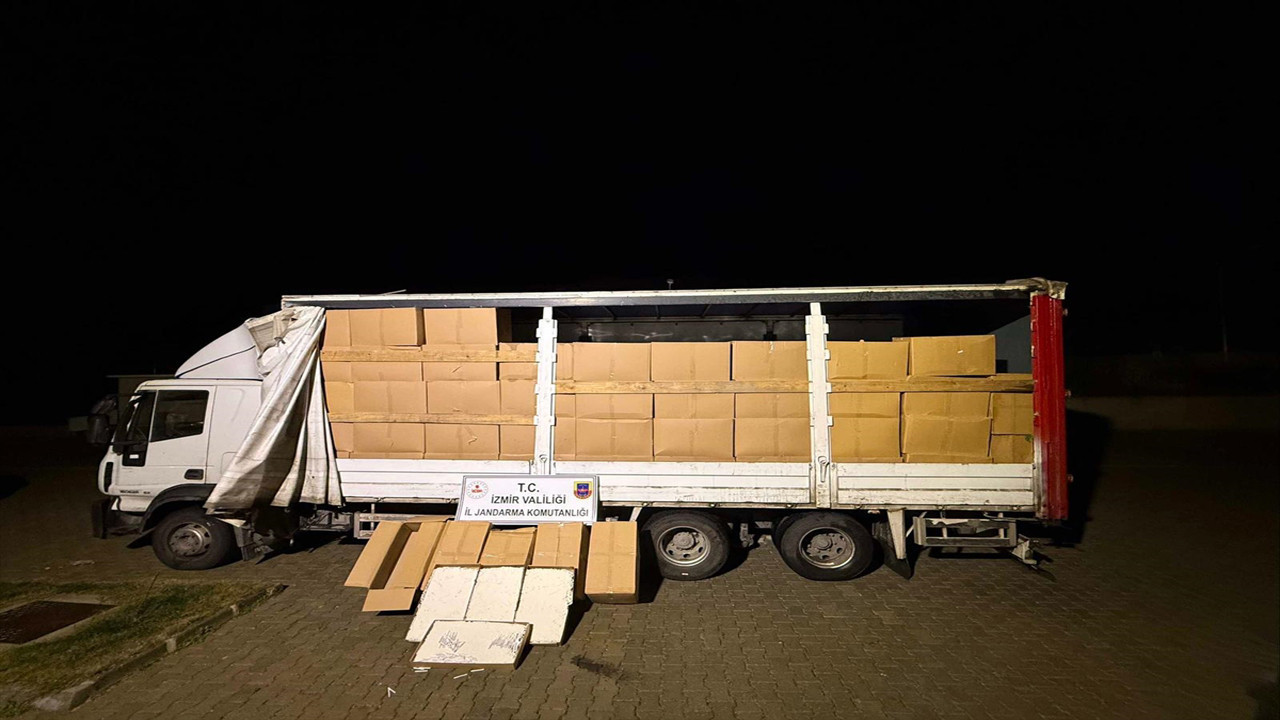 İzmir’de kamyonda 5 milyon bandrolsüz sigara ele geçirildi