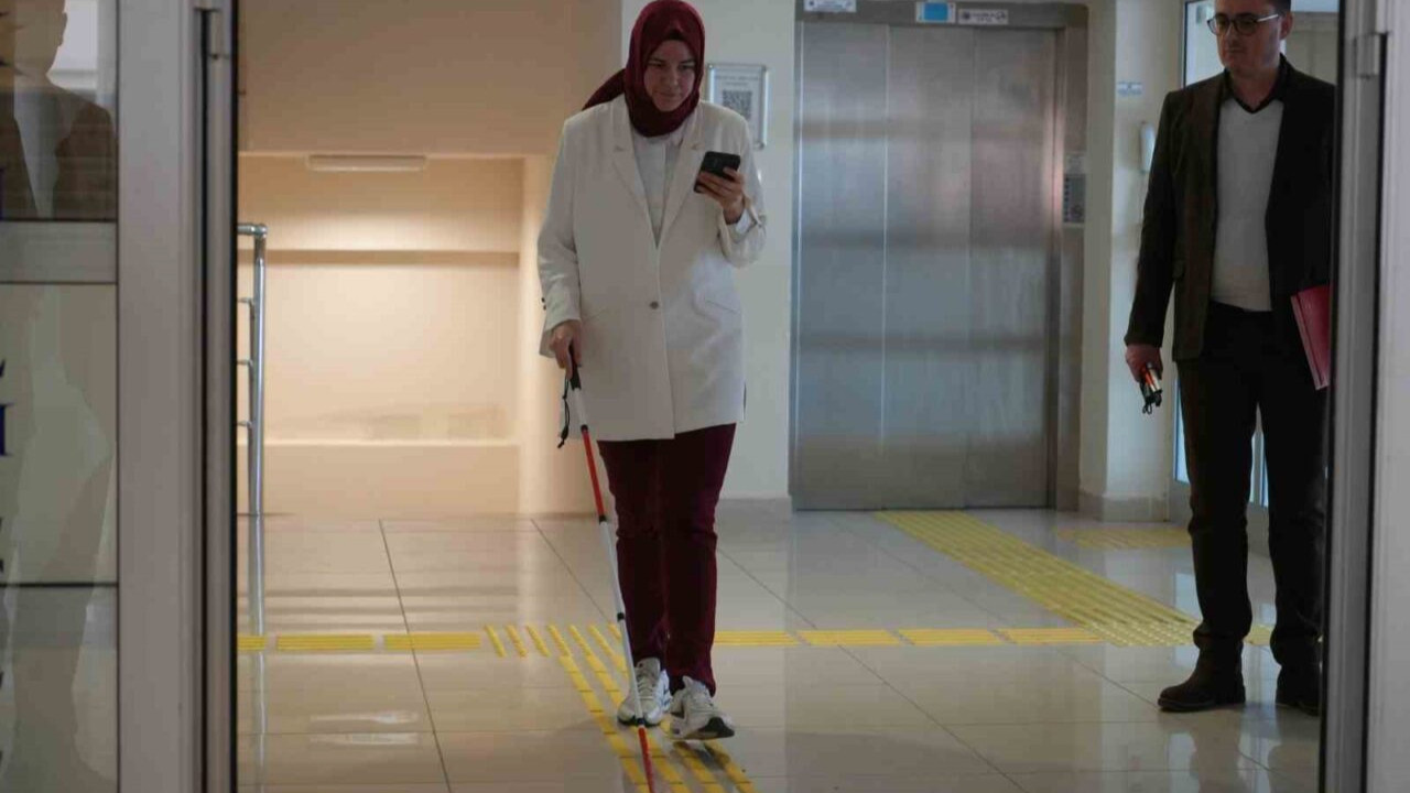 OMÜ’de görme engelliler için ‘Yapay Zeka Görme Engelli Asistanı’ hizmete girdi