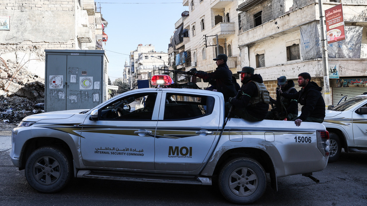 Suriye ordusundan Halep kırsalında tahkimat yapan YPG’ye net mesaj