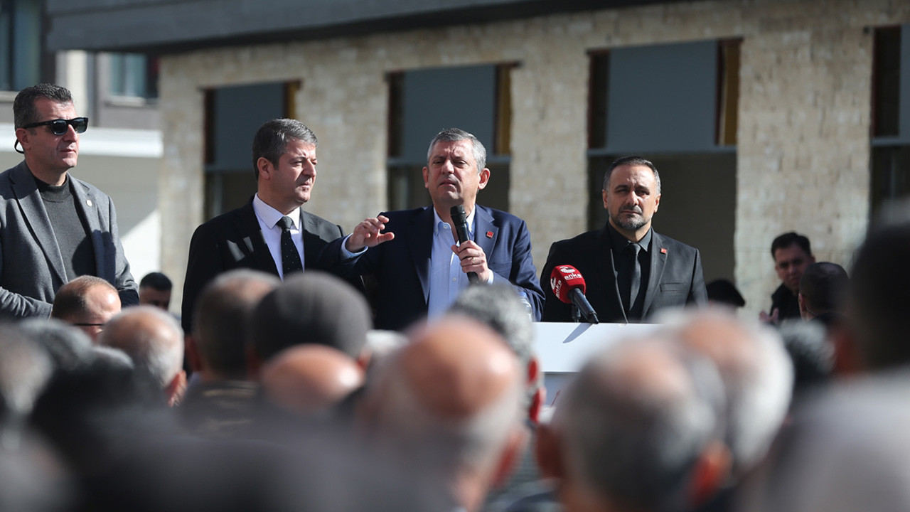 CHP Genel Başkanı Özgür Özel’e Hatay Reyhanlı’da protesto şoku