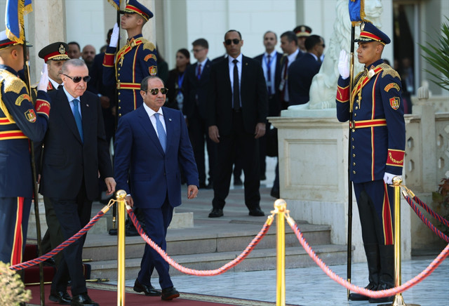 Cumhurbaşkanı Erdoğan Mısır'da böyle karşılandı - Resim: 1