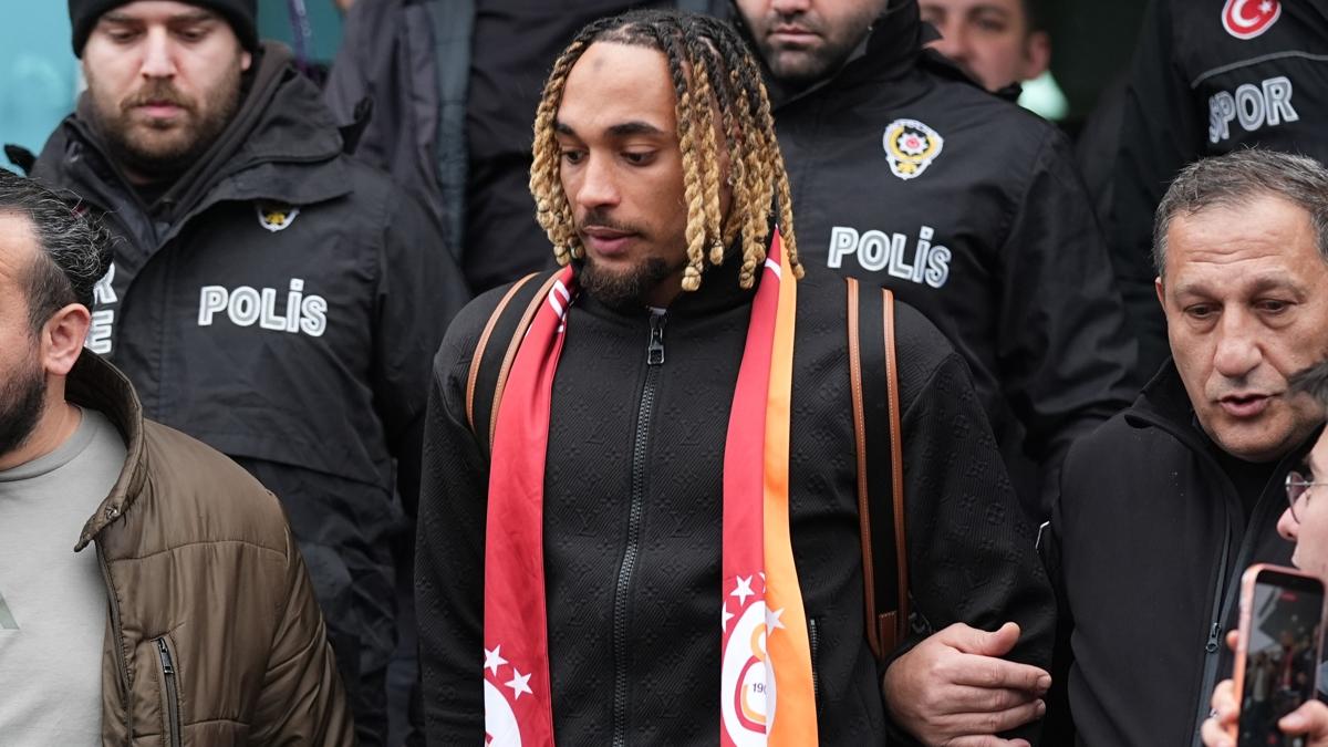 Galatasaray uçağı indirdi! Sacha Boey, İstanbul’da