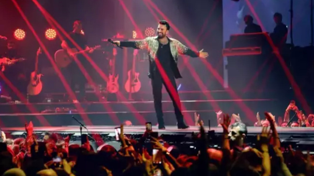 Hayranlığın böylesi! Tarkan’ın terli havlusunu alınca sevinç çığlıkları attı…