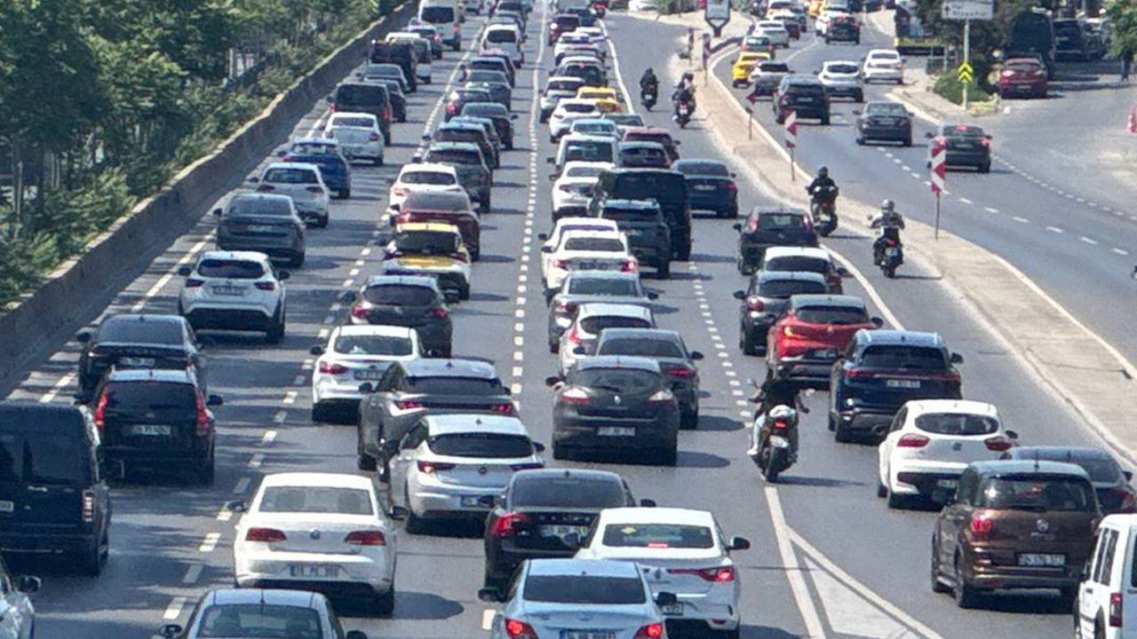 İstanbul’da yarıyıl tatilinin ardından ilk iş gününde trafik yoğunluğu
