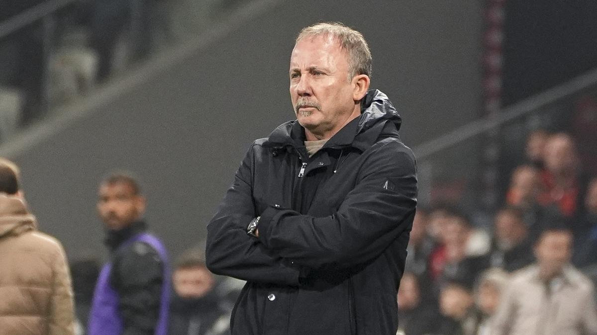 Sergen Yalçın: Yerden kalkmadı, futbol oynayın