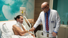 Medipol uzmanı başardı! Yürüyemez hale getiren 2 kilogramlık dev tümör Medipol’de çıkarıldı