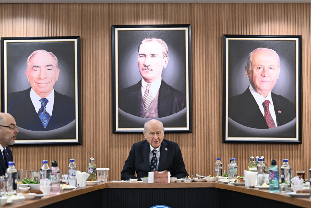 MHP Genel Başkanı Bahçeli, Alparslan Türkeş'in kabrini ziyaret etti - Resim: 2
