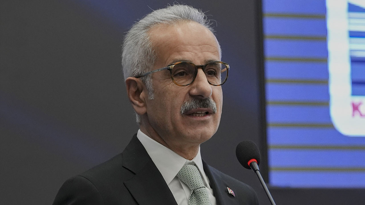 Bakan Uraloğlu’dan kritik açıklamalar: Hürmüz Boğazı’nda Türk bayraklı gemi yok!